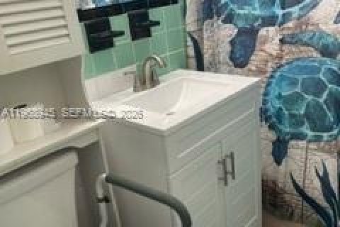 Condo in Miami Beach, Florida № 2031836 - photo 13