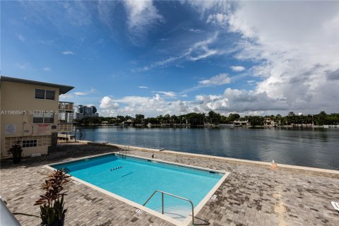 Condo in Miami Beach, Florida № 2031836 - photo 21