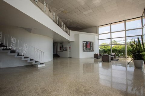 Condo in Miami Beach, Florida № 2031836 - photo 24