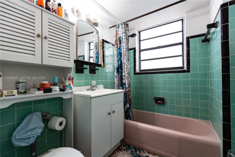 Condo in Miami Beach, Florida № 2031836 - photo 12