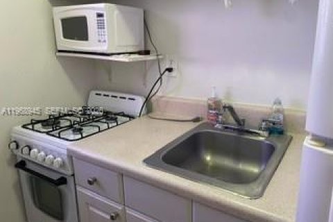 Condo in Miami Beach, Florida № 2031836 - photo 8