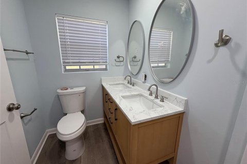House in Tampa, Florida 4 bedrooms, 195.75 sq.m. № 1824512 - photo 20