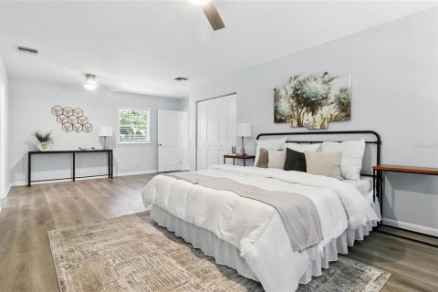 House in Tampa, Florida 4 bedrooms, 195.75 sq.m. № 1824512 - photo 30