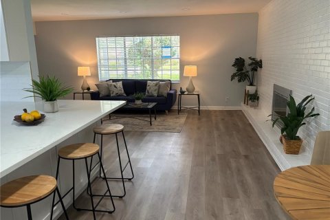 House in Tampa, Florida 4 bedrooms, 195.75 sq.m. № 1824512 - photo 7