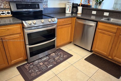 House in Sunrise, Florida 3 bedrooms, 168.62 sq.m. № 1848276 - photo 13
