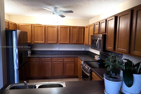 House in Sunrise, Florida 3 bedrooms, 168.62 sq.m. № 1848276 - photo 11