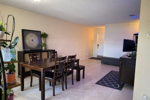 House in Sunrise, Florida 3 bedrooms, 168.62 sq.m. № 1848276 - photo 9