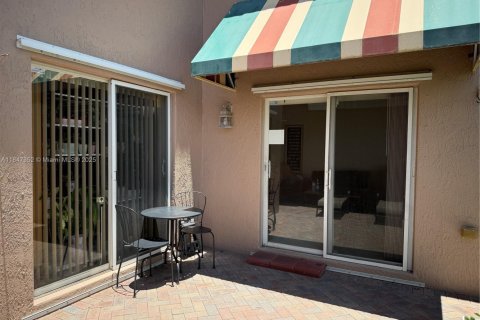 House in Sunrise, Florida 3 bedrooms, 168.62 sq.m. № 1848276 - photo 5