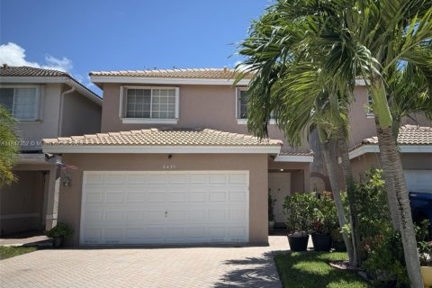 House in Sunrise, Florida 3 bedrooms, 168.62 sq.m. № 1848276 - photo 1