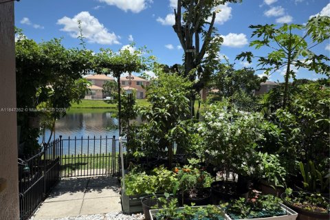 House in Sunrise, Florida 3 bedrooms, 168.62 sq.m. № 1848276 - photo 4