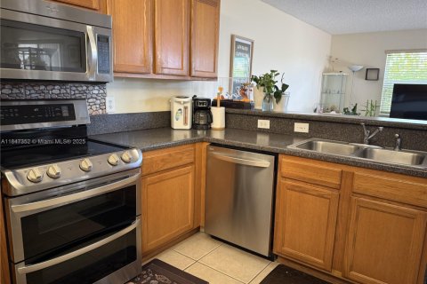 House in Sunrise, Florida 3 bedrooms, 168.62 sq.m. № 1848276 - photo 14