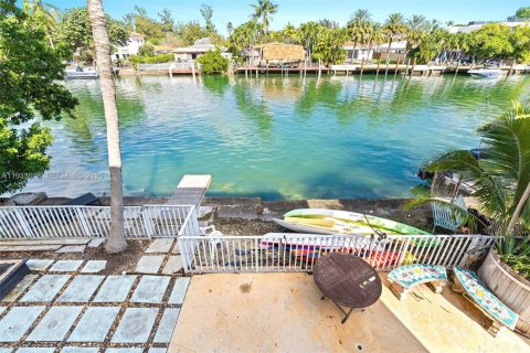 Condo in Miami Beach, Florida, 3 bedrooms  № 1991342 - photo 19