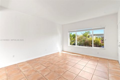 Condo in Miami Beach, Florida, 3 bedrooms  № 1991342 - photo 4
