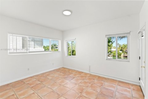Condo in Miami Beach, Florida, 3 bedrooms  № 1991342 - photo 15