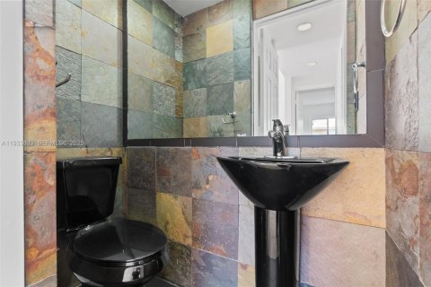 Condo in Miami Beach, Florida, 3 bedrooms  № 1991342 - photo 22