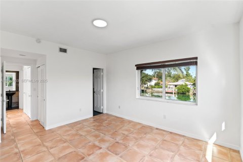Condo in Miami Beach, Florida, 3 bedrooms  № 1991342 - photo 25