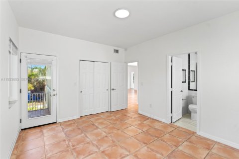 Condo in Miami Beach, Florida, 3 bedrooms  № 1991342 - photo 17