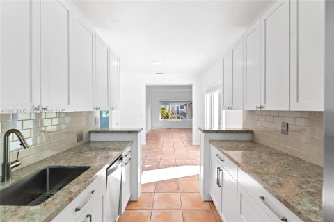 Condo in Miami Beach, Florida, 3 bedrooms  № 1991342 - photo 9