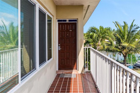 Condo in Miami Beach, Florida, 3 bedrooms  № 1991342 - photo 2
