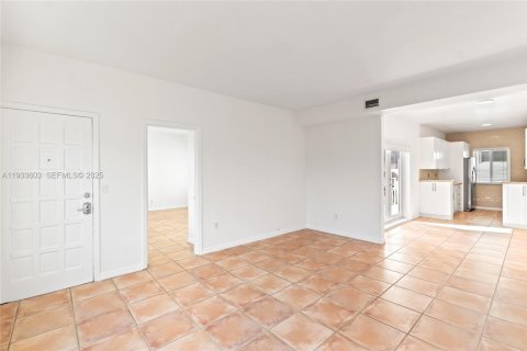 Condo in Miami Beach, Florida, 3 bedrooms  № 1991342 - photo 5