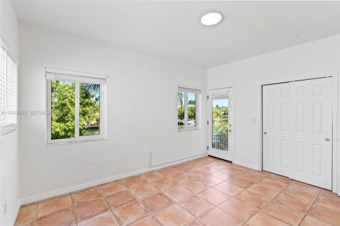 Condo in Miami Beach, Florida, 3 bedrooms  № 1991342 - photo 16