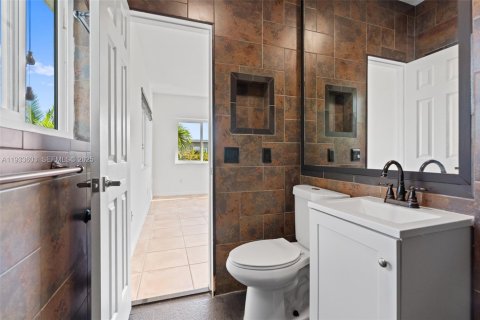 Condo in Miami Beach, Florida, 3 bedrooms  № 1991342 - photo 27