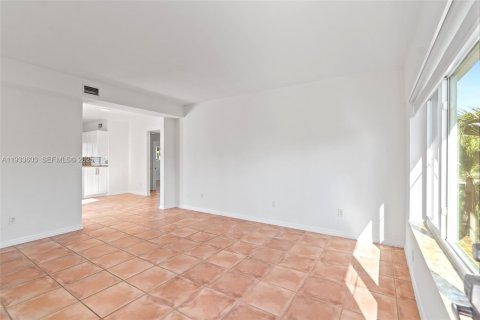 Condo in Miami Beach, Florida, 3 bedrooms  № 1991342 - photo 3
