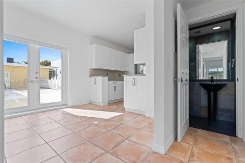 Condo in Miami Beach, Florida, 3 bedrooms  № 1991342 - photo 23