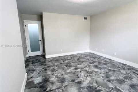 Condo in Tamarac, Florida, 2 bedrooms  № 1997095 - photo 25