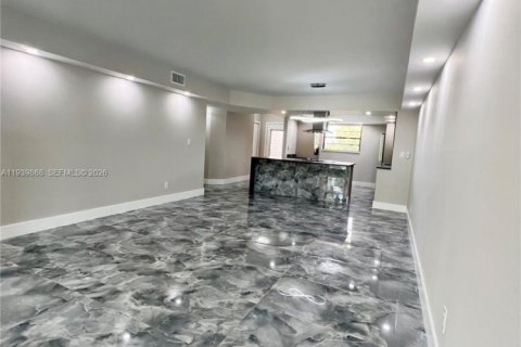 Condo in Tamarac, Florida, 2 bedrooms  № 1997095 - photo 19