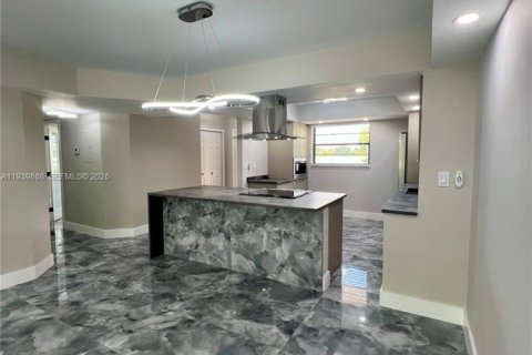 Condo in Tamarac, Florida, 2 bedrooms  № 1997095 - photo 16