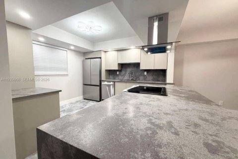 Condo in Tamarac, Florida, 2 bedrooms  № 1997095 - photo 14