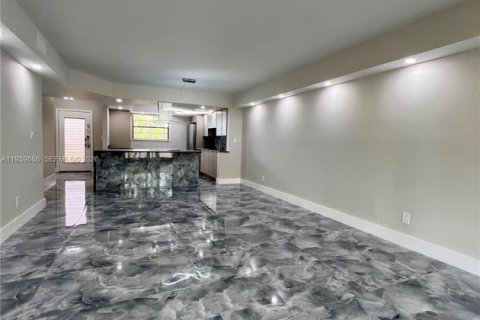 Condo in Tamarac, Florida, 2 bedrooms  № 1997095 - photo 20