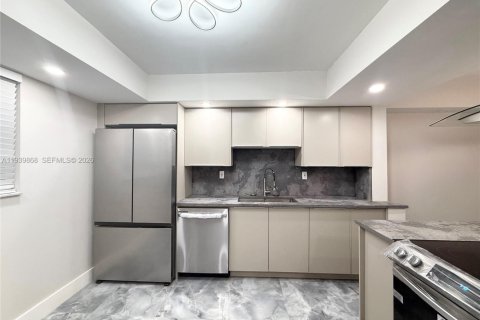 Condo in Tamarac, Florida, 2 bedrooms  № 1997095 - photo 4