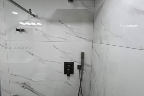 Condo in Tamarac, Florida, 2 bedrooms  № 1997095 - photo 27