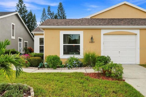 House in New Port Richey, Florida 2 bedrooms, 109.07 sq.m. № 2334042