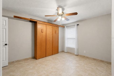 House in New Port Richey, Florida 3 bedrooms, 115.94 sq.m. № 2283740 - photo 4