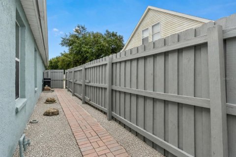 House in New Port Richey, Florida 3 bedrooms, 115.94 sq.m. № 2283740 - photo 9