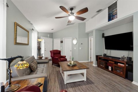 House in New Port Richey, Florida 3 bedrooms, 115.94 sq.m. № 2283740 - photo 26