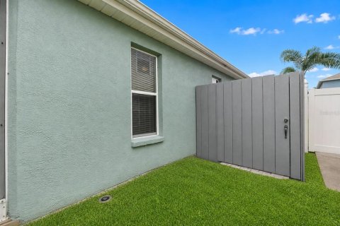 House in New Port Richey, Florida 3 bedrooms, 115.94 sq.m. № 2283740 - photo 18