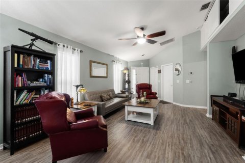 House in New Port Richey, Florida 3 bedrooms, 115.94 sq.m. № 2283740 - photo 20