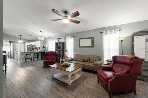 House in New Port Richey, Florida 3 bedrooms, 115.94 sq.m. № 2283740 - photo 25
