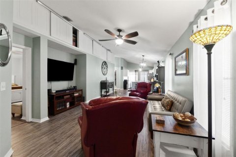 House in New Port Richey, Florida 3 bedrooms, 115.94 sq.m. № 2283740 - photo 21