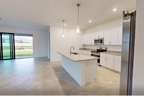 House in Port Charlotte, Florida 4 bedrooms, 188.31 sq.m. № 1903857 - photo 3