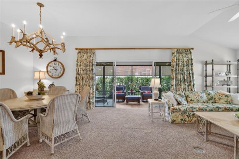 House in The Villages, Florida 3 bedrooms, 176.98 sq.m. № 2112715 - photo 10