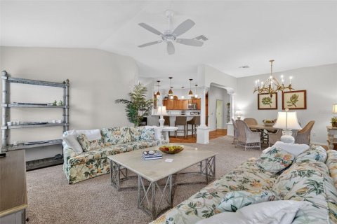 House in The Villages, Florida 3 bedrooms, 176.98 sq.m. № 2112715 - photo 14