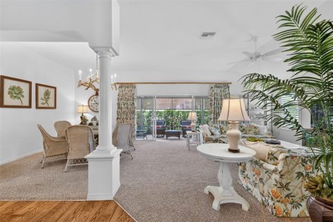 House in The Villages, Florida 3 bedrooms, 176.98 sq.m. № 2112715 - photo 9