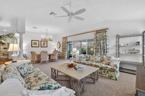 House in The Villages, Florida 3 bedrooms, 176.98 sq.m. № 2112715 - photo 15