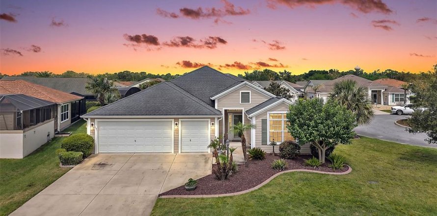 House in The Villages, Florida 3 bedrooms, 176.98 sq.m. № 2112715