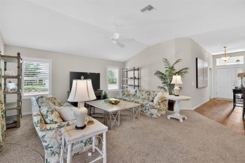 House in The Villages, Florida 3 bedrooms, 176.98 sq.m. № 2112715 - photo 12